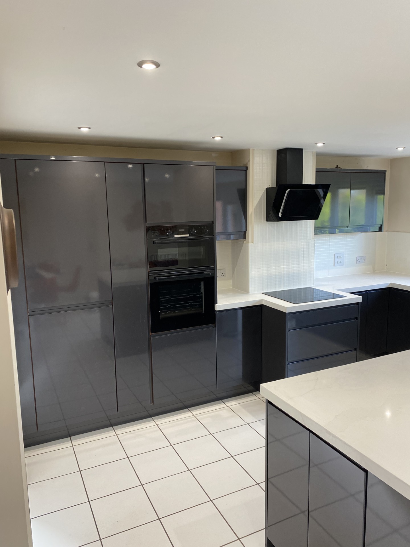 Telford Kitchen Before & After: Gallo Gloss Anthracite & Carrera Gold Quartz
